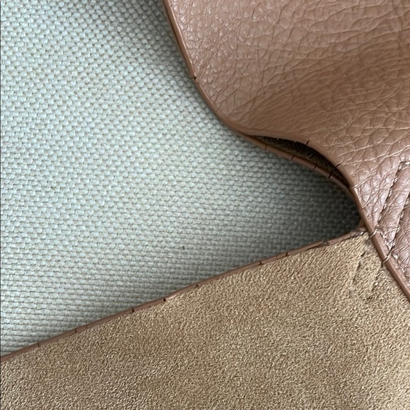 Elegant Tan Leather Women's Bag - Picture 3 of 6